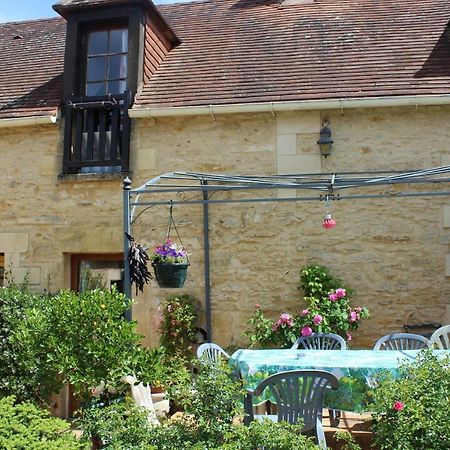 Halte Aux Places Marcillac-Saint-Quentin Bagian luar foto