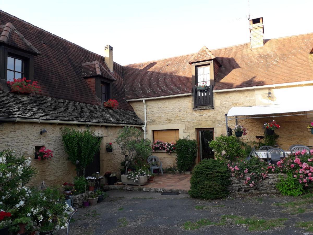 Halte Aux Places Marcillac-Saint-Quentin Bagian luar foto