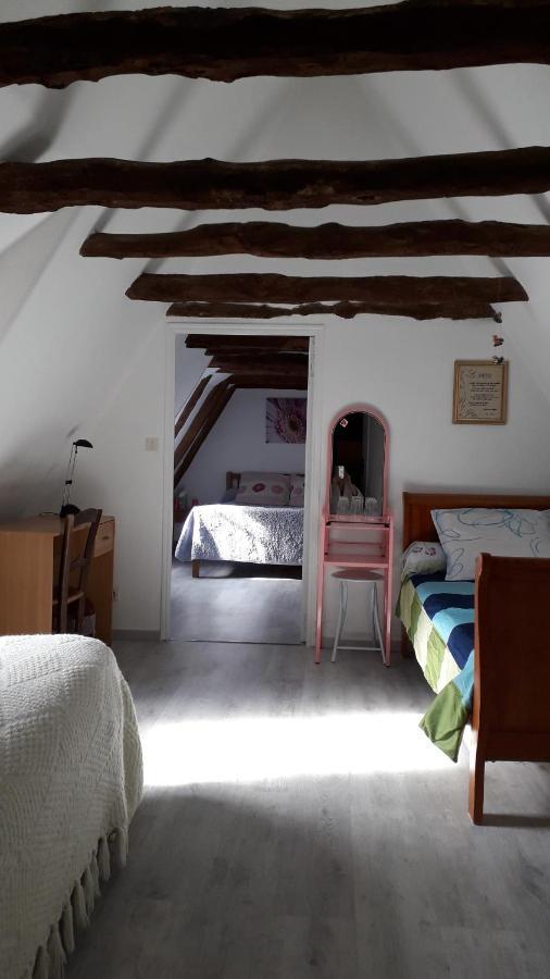 Halte Aux Places Marcillac-Saint-Quentin Bagian luar foto