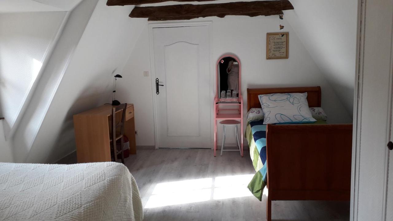 Halte Aux Places Marcillac-Saint-Quentin Bagian luar foto