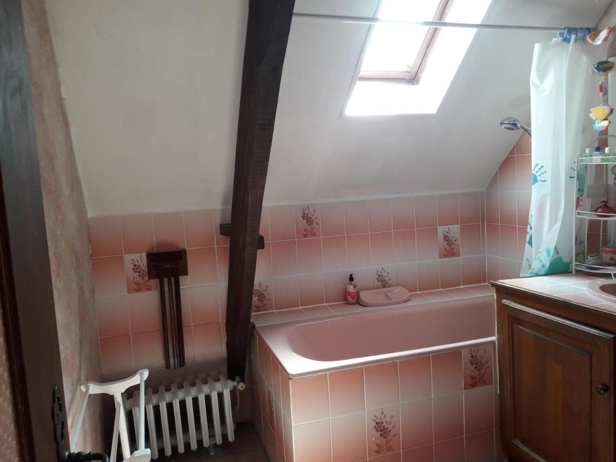 Halte Aux Places Marcillac-Saint-Quentin Bagian luar foto