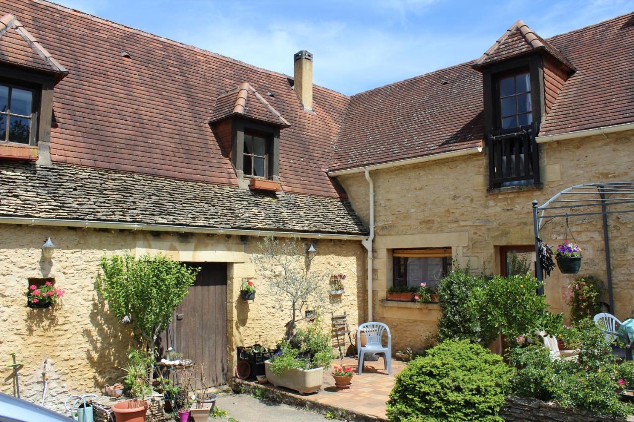 Halte Aux Places Marcillac-Saint-Quentin Bagian luar foto