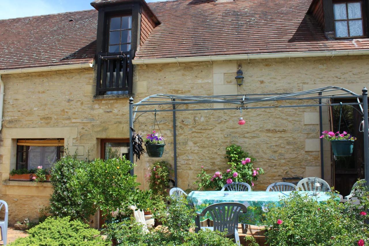 Halte Aux Places Marcillac-Saint-Quentin Bagian luar foto